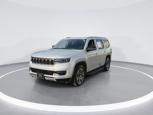 Used 2024 Jeep Wagoneer Series II w/ Flexible Seating Group AWD/4WD image 4