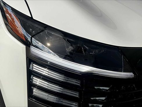 New 2026 Nissan Kicks SV image 18