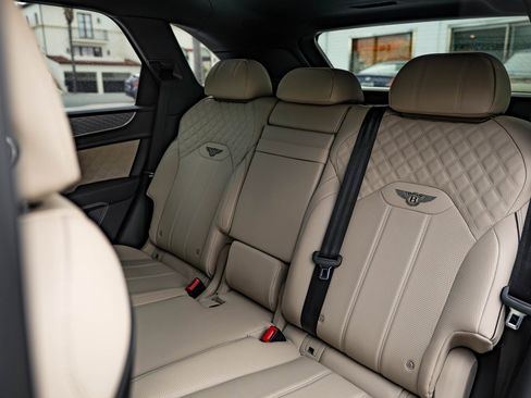 Used 2022 Bentley Bentayga image 30