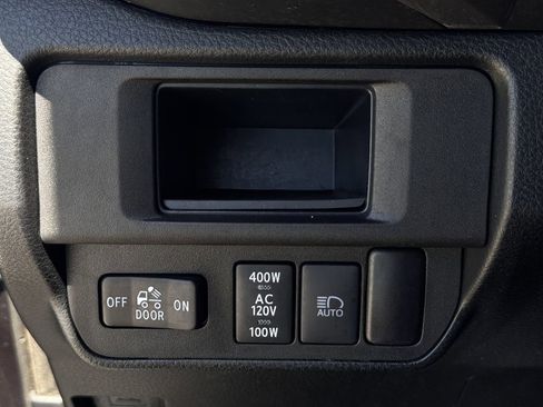 Used 2018 Toyota Tacoma Limited image 25