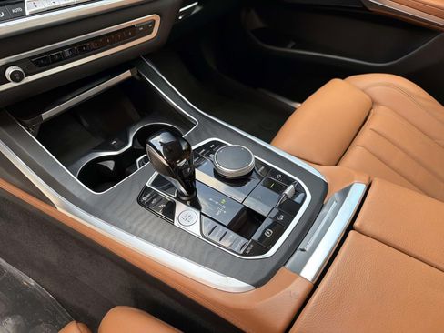 Used 2022 BMW X7 xDrive40i w/ Premium Package AWD/4WD image 24