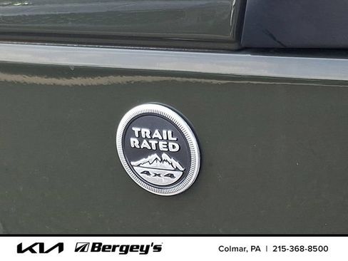 Used 2015 Jeep Wrangler Unlimited Sahara w/ Connectivity Group AWD/4WD image 32