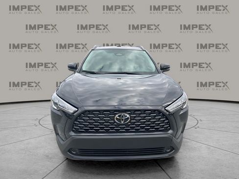 Used 2025 Toyota Corolla Cross LE image 8