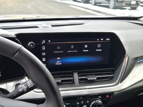 Certified 2025 Chevrolet Trax LT w/ LT Convenience Package image 24