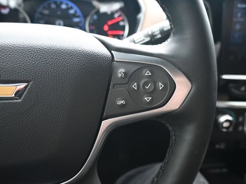 Used 2023 Chevrolet Traverse Premier FWD image 19