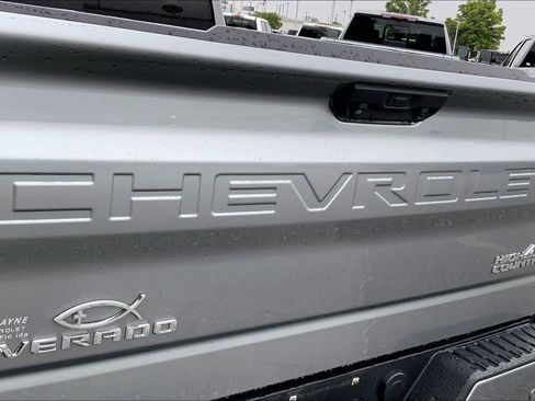 Used 2023 Chevrolet Silverado 1500 High Country w/ Technology Package AWD/4WD image 30