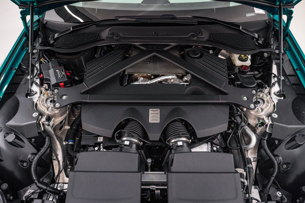 Used 2025 Aston Martin V8 Vantage Coupe RWD image 33