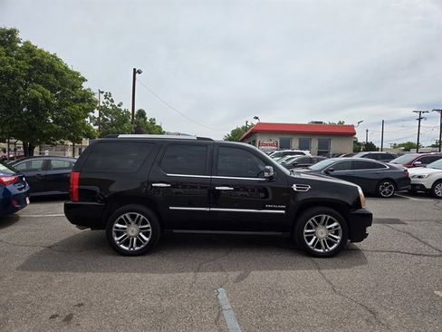 Used 2011 Cadillac Escalade Platinum AWD/4WD image 3