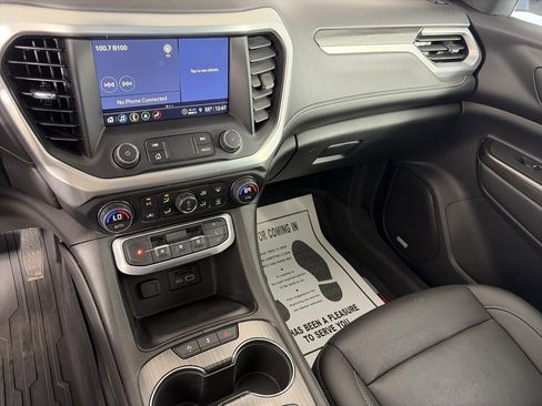 Used 2023 GMC Acadia SLT w/ Technology Package AWD/4WD image 4