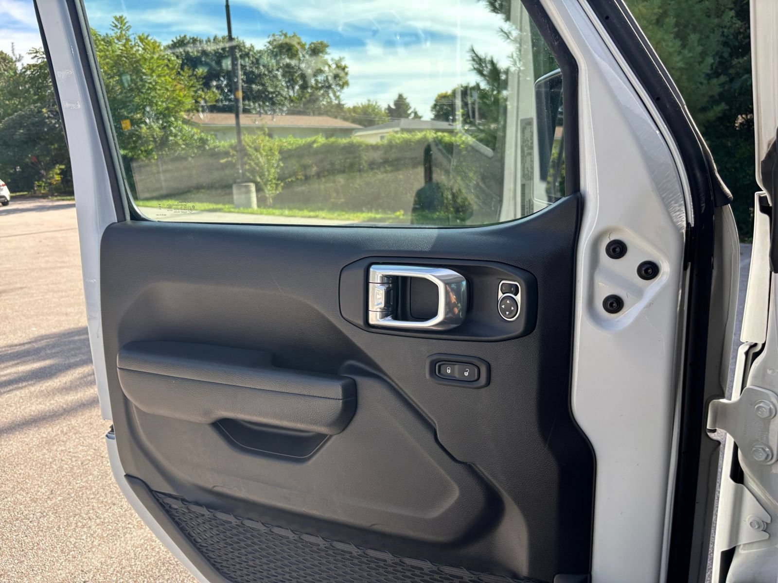 Used 2025 Jeep Wrangler Unlimited Sport AWD/4WD image 18