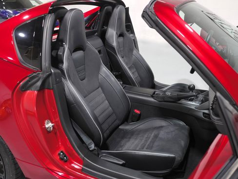 Used 2020 MAZDA MX-5 Miata RF Club w/ Brembo/BBS Recaro Package image 5