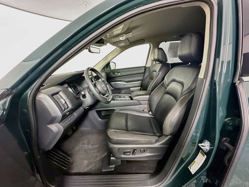 Used 2025 Nissan Pathfinder SL FWD image 13