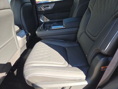 Used 2026 INFINITI QX80 Autograph w/ Premium Cargo Package AWD/4WD image 9