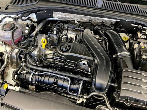 Used 2023 Volkswagen Jetta SE w/ Panoramic Sunroof Package image 31