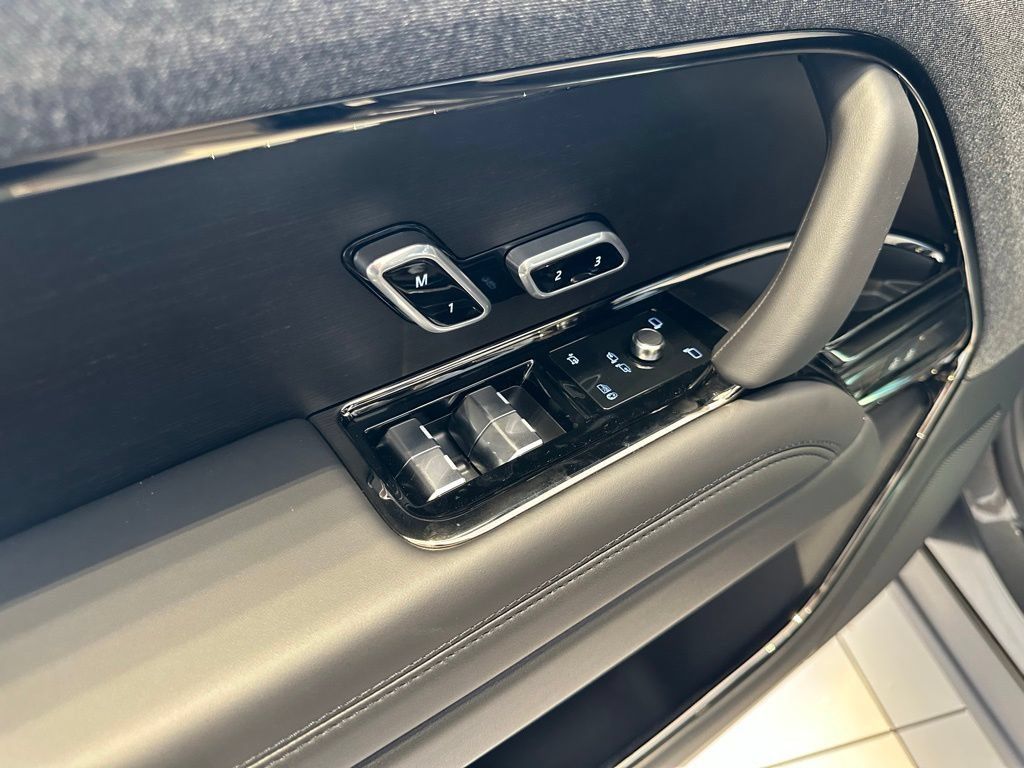 New 2025 Land Rover Range Rover Sport Dynamic SE AWD/4WD image 28