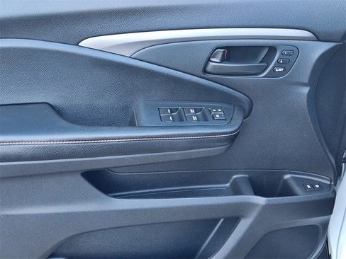 Used 2022 Honda Pilot TrailSport image 17