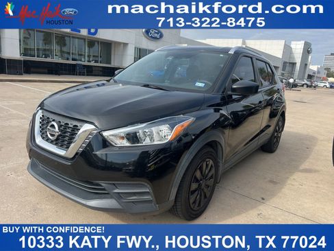 Used 2019 Nissan Kicks S image 1