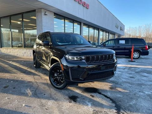 New 2026 Jeep Grand Cherokee Altitude AWD/4WD image 3