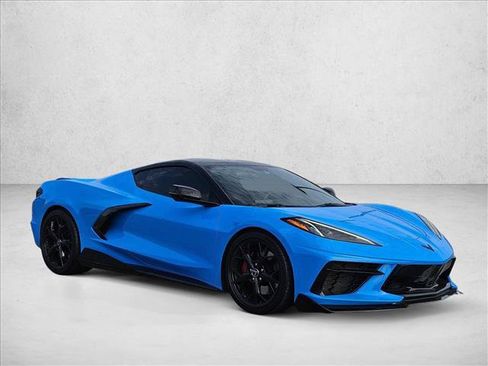Used 2022 Chevrolet Corvette Stingray Coupe w/ Z51 Performance Package RWD image 3