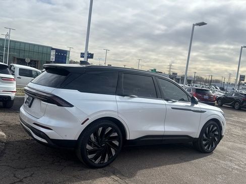 Used 2024 Lincoln Nautilus Reserve w/ Equipment Group 203A image 8