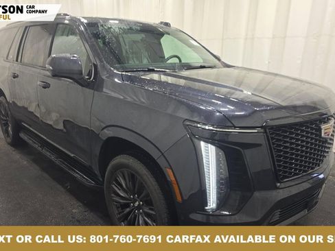 Used 2025 Cadillac Escalade ESV Sport image 9