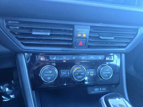 Used 2024 Volkswagen Jetta SE image 30