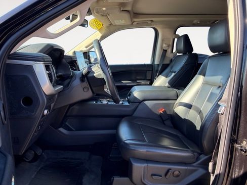 Used 2022 Ford Expedition XLT image 11