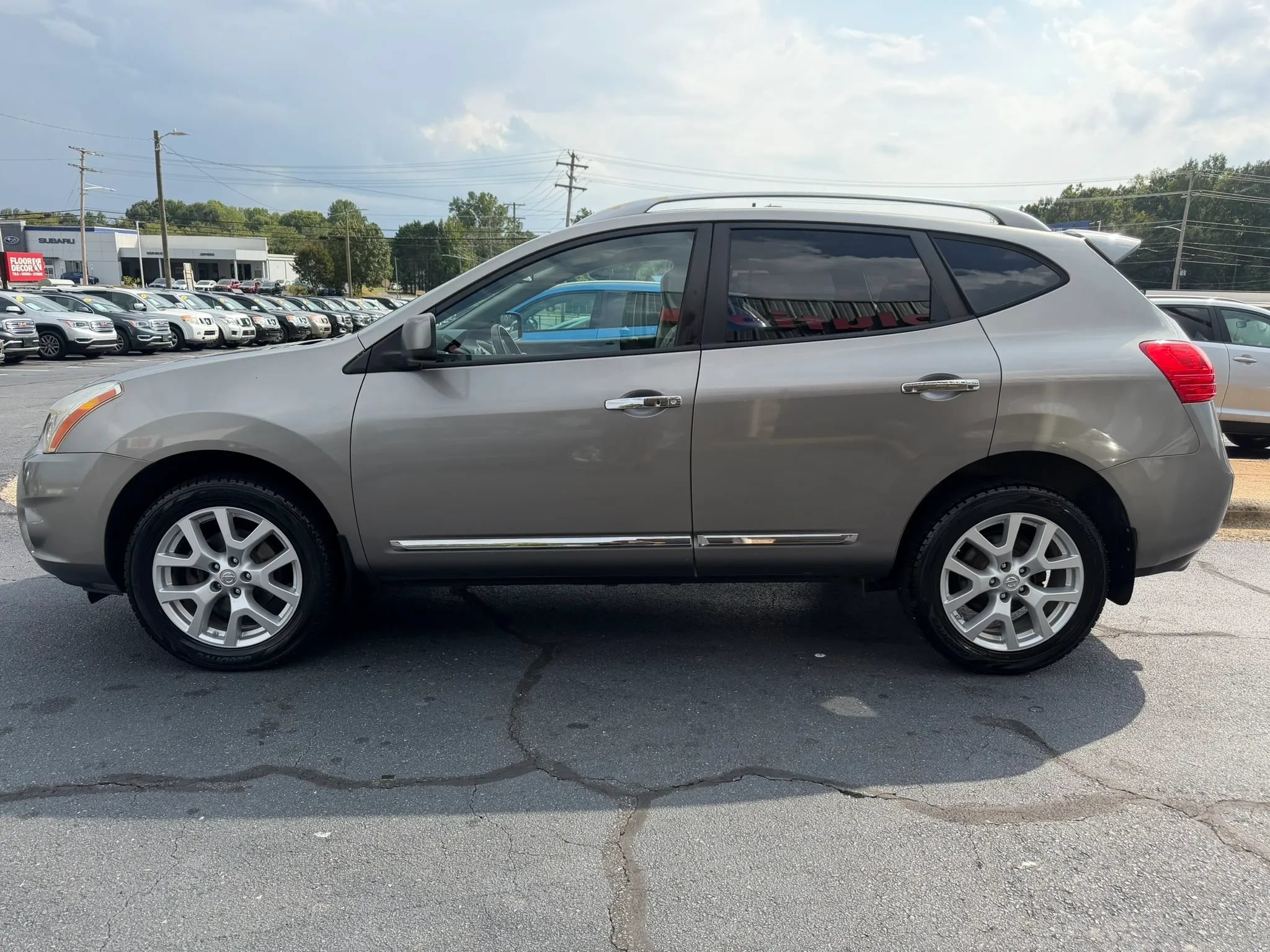 Used 2011 Nissan Rogue SV w/ SL Pkg AWD/4WD image 4