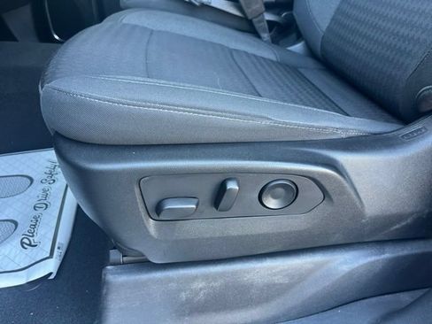 Used 2022 Chevrolet Silverado 1500 LT AWD/4WD image 10