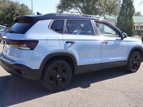 New 2026 Volkswagen Taos SE image 7