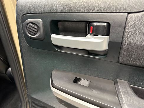 Used 2017 Toyota Tundra SR5 w/ SR5 Upgrade Package image 16