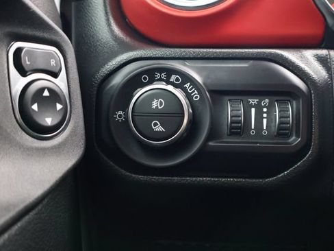 Used 2022 Jeep Gladiator Rubicon w/ Cold Weather Group AWD/4WD image 15