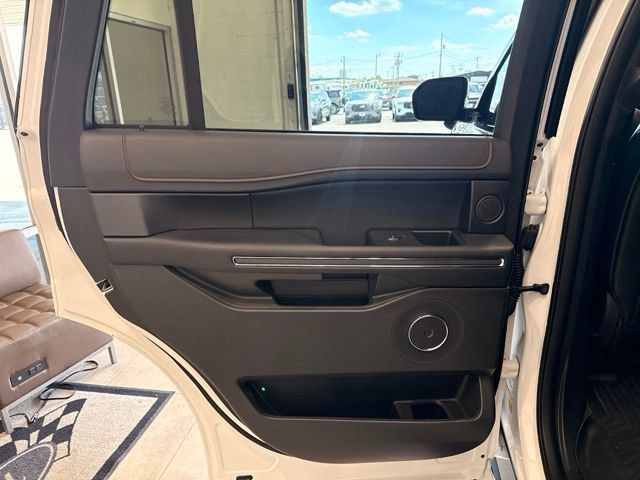 Used 2024 Ford Expedition Limited AWD/4WD image 21