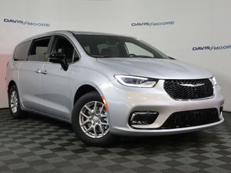 New 2026 Chrysler Pacifica Select video 2