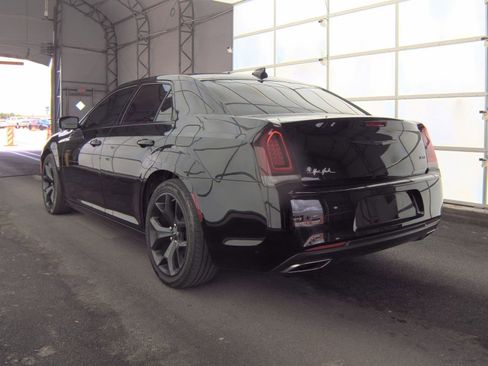 Used 2022 Chrysler 300 Touring w/ Sport Appearance Package RWD image 8