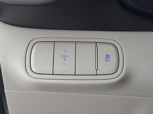 Used 2024 Hyundai Venue SEL FWD image 24