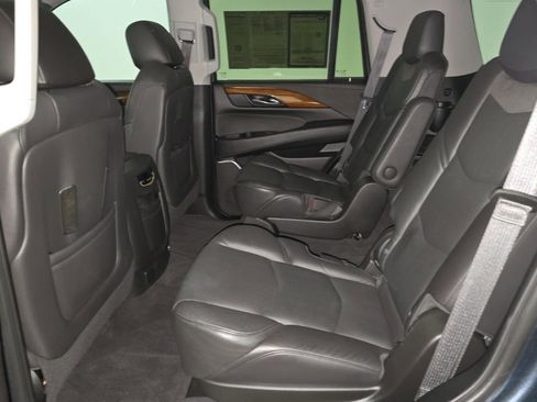 Used 2020 Cadillac Escalade Luxury image 5