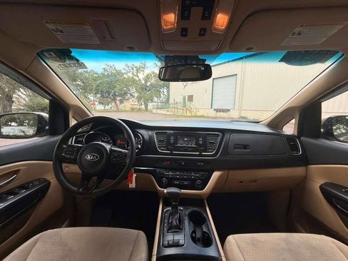 Used 2017 Kia Sedona LX FWD image 15