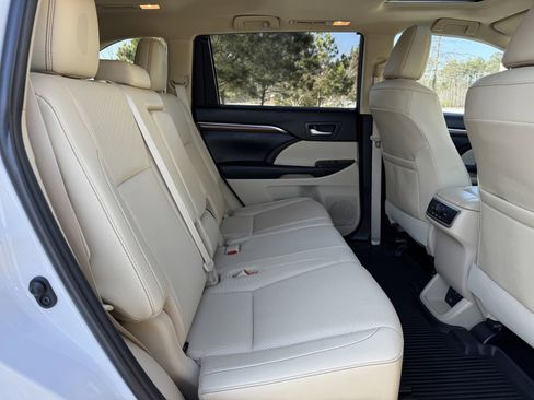 Used 2019 Toyota Highlander Limited image 40