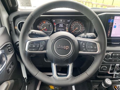 New 2025 Jeep Wrangler Unlimited Sahara AWD/4WD image 21