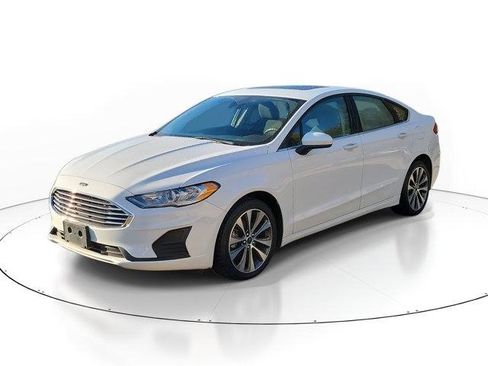 Used 2020 Ford Fusion SE image 2