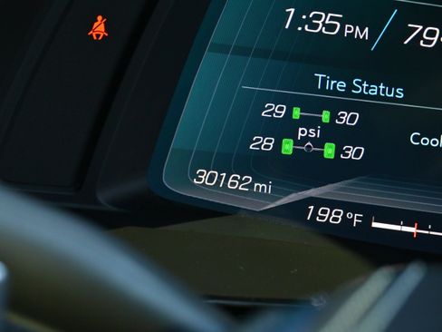 Used 2021 Chevrolet Corvette Stingray Premium Conv w/ Z51 Performance Package image 13