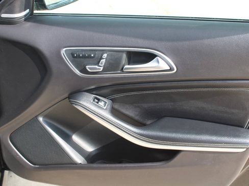 Used 2019 Mercedes-Benz GLA 250 4MATIC image 11