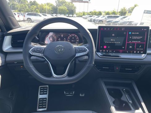 New 2026 Volkswagen Tiguan SE R-Line FWD image 13