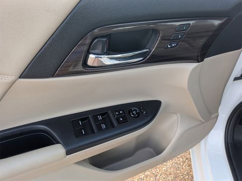 Used 2017 Honda Accord EX-L image 9