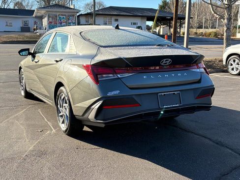 Certified 2024 Hyundai Elantra SEL image 4