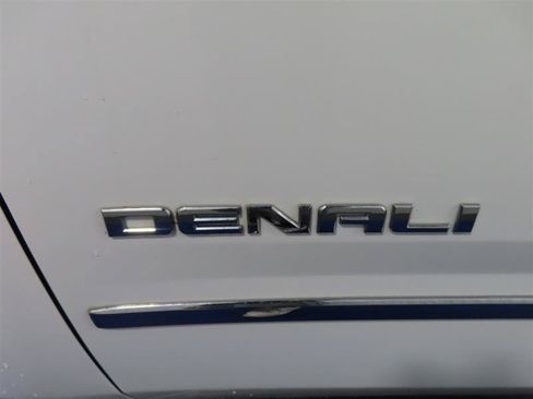 Used 2020 GMC Yukon XL Denali RWD image 16