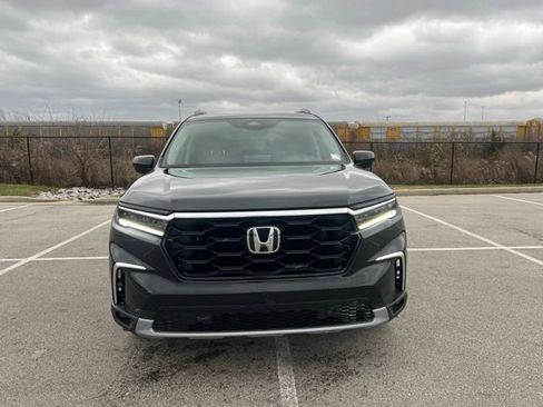 New 2025 Honda Pilot Touring image 2