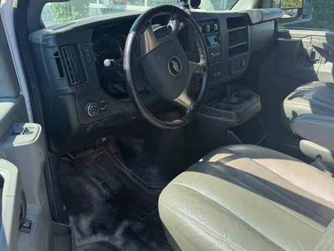 Used 2019 Chevrolet Express 2500 w/ Driver Convenience Package RWD image 5