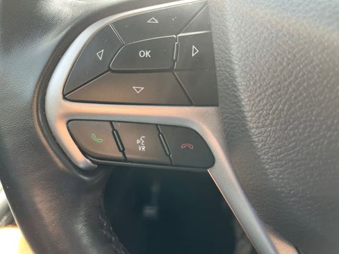 Used 2021 Jeep Grand Cherokee Laredo image 23